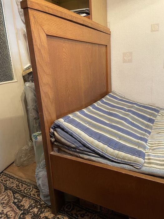 Łóżko drewniane na sprężynach stare