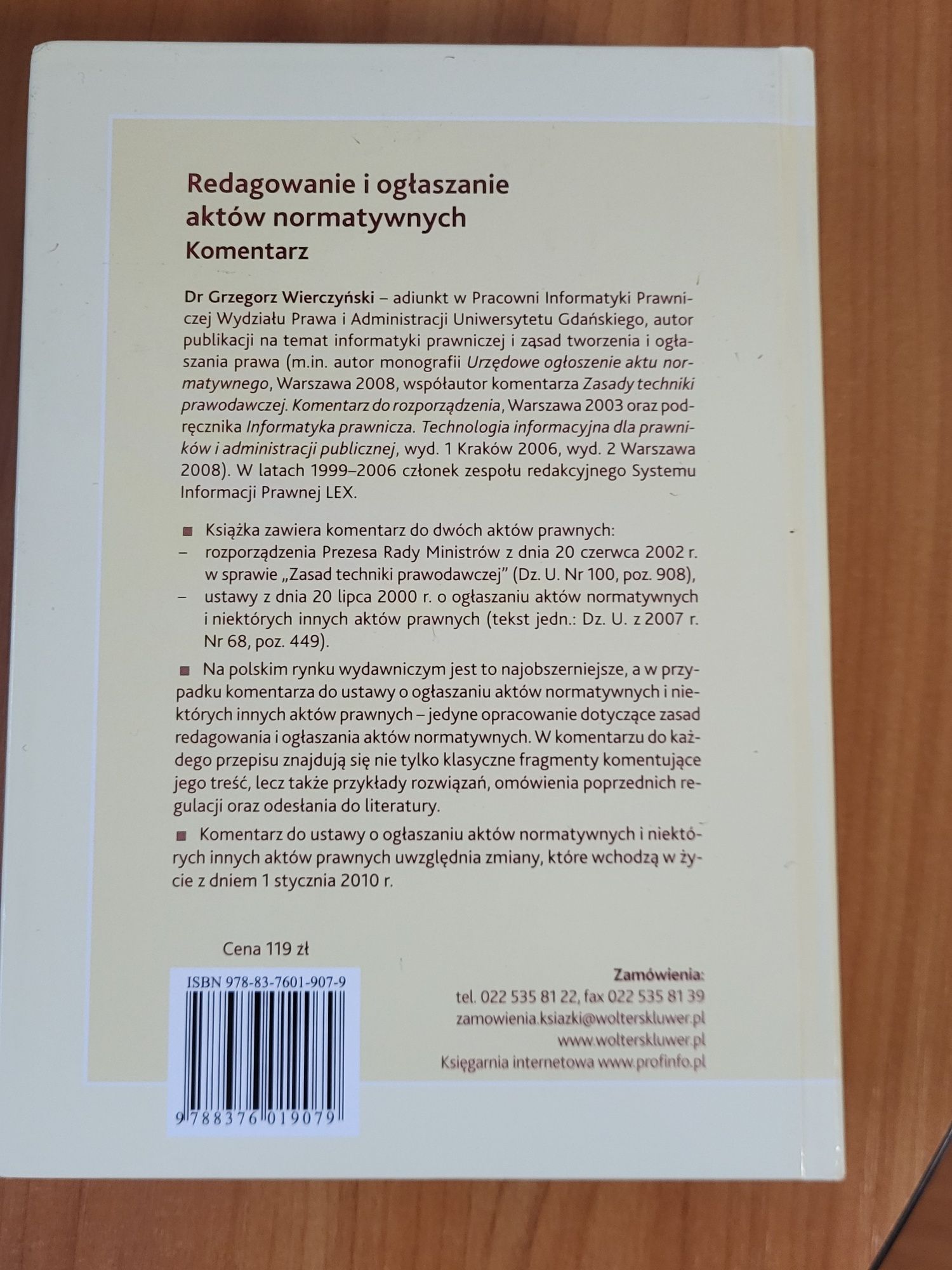 Redagowanie i ogłoszanie aktów normatywnych. Komentarz