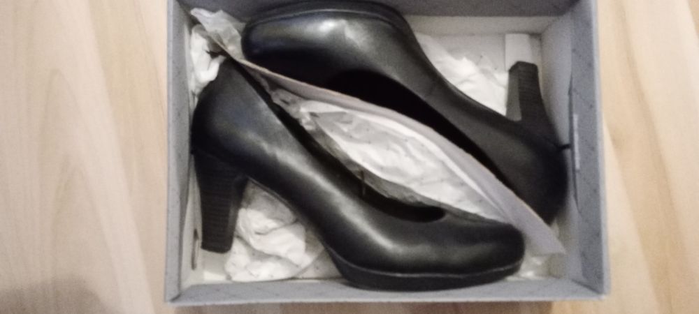 Buty na obcasie r 39