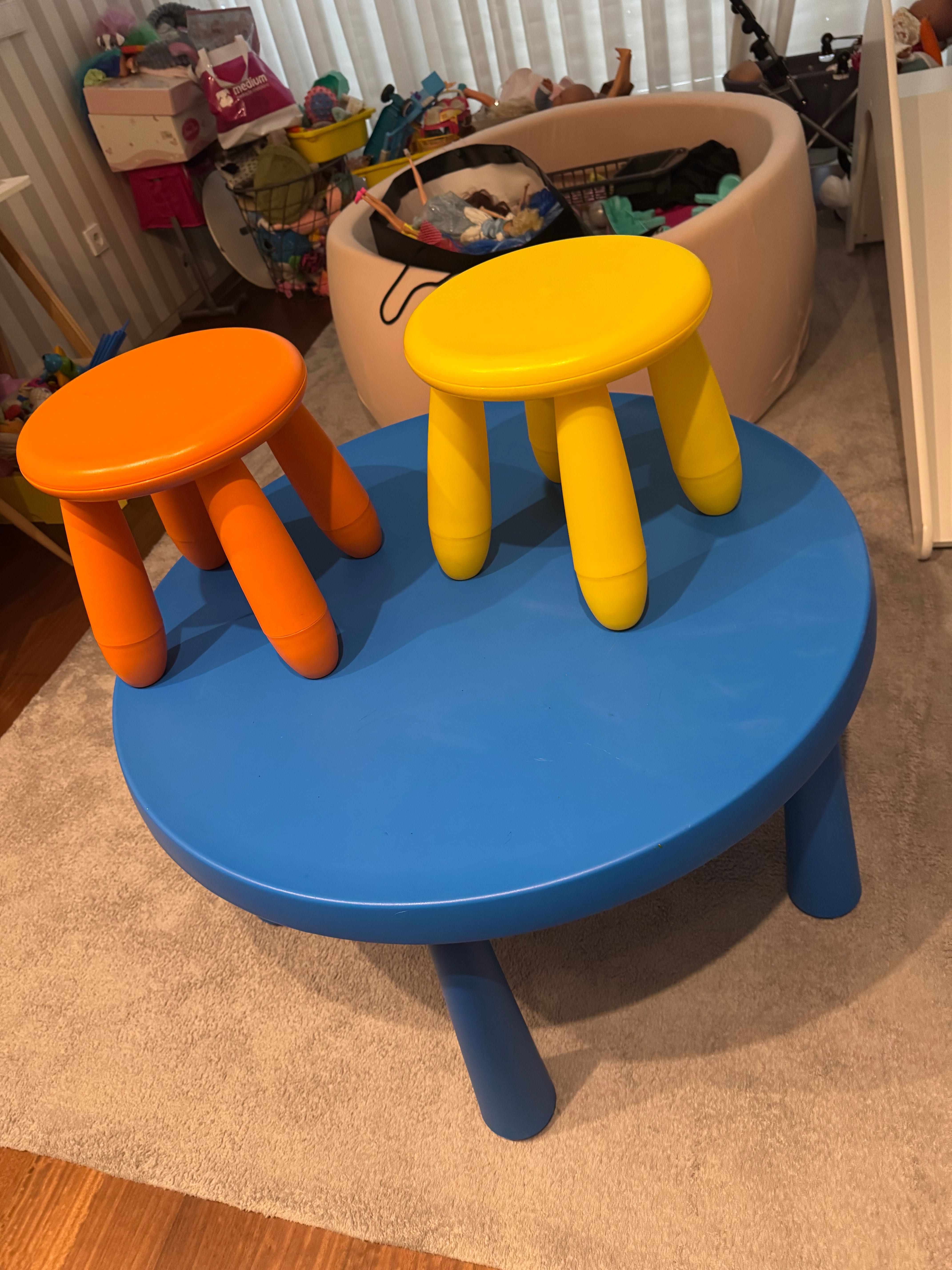 Mesa e bancos Ikea