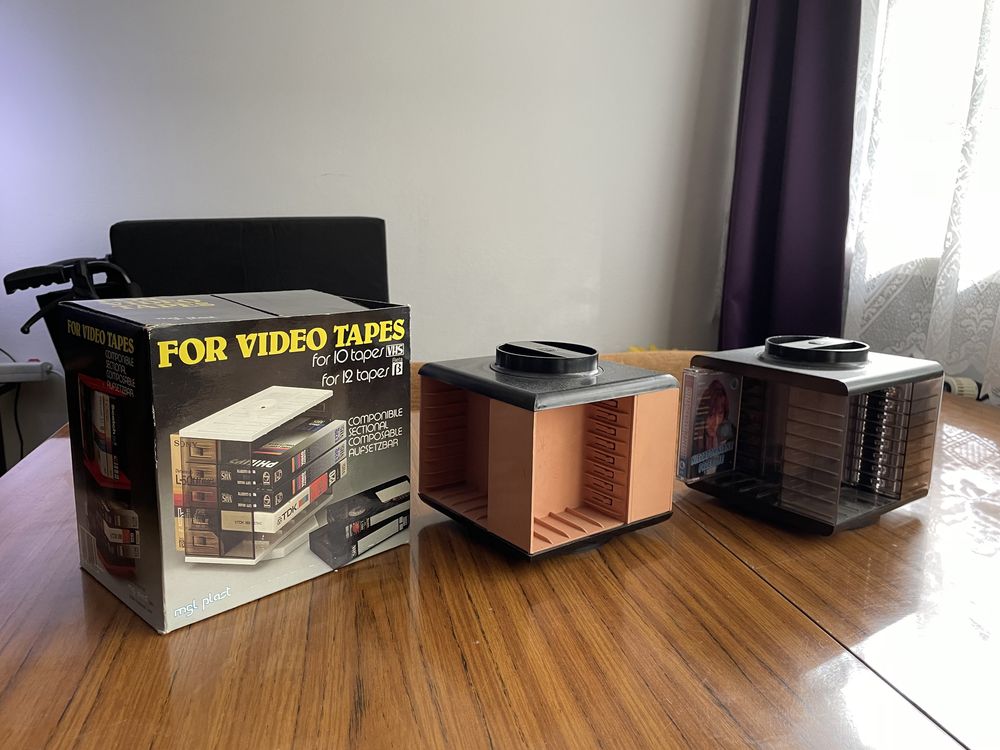 Stojak na kasety VHS i 2x na kasety magnetofonowe