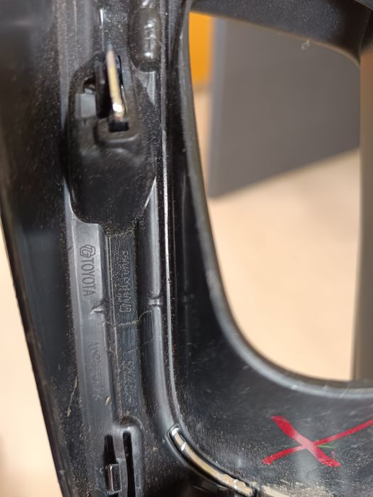 Toyota Land Cruiser J150 kratka zderzaka lewa