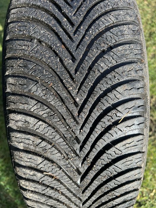 Opony zimowe na felgach stalowych 15