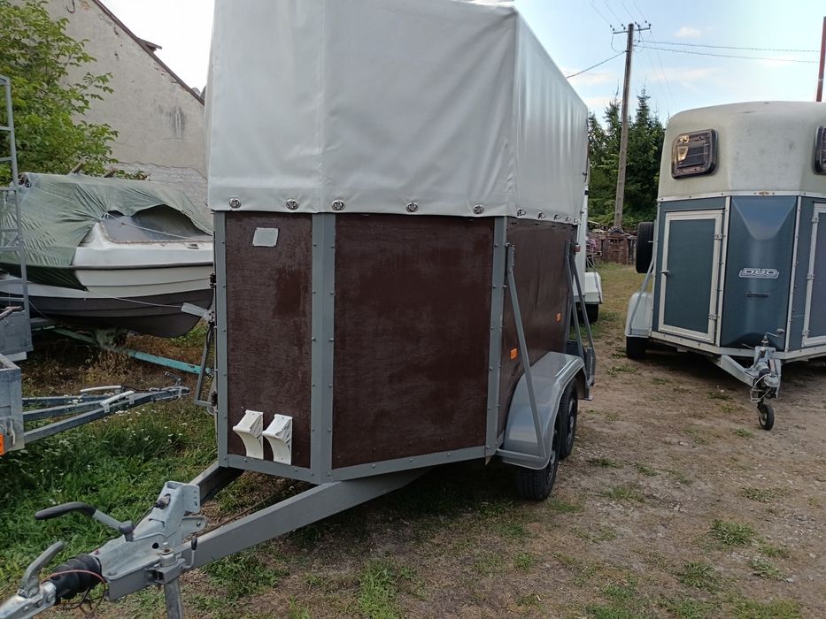 Sprzedam przyczepy do koni lub innych zwierząt na kat B Dmc 1200 kg