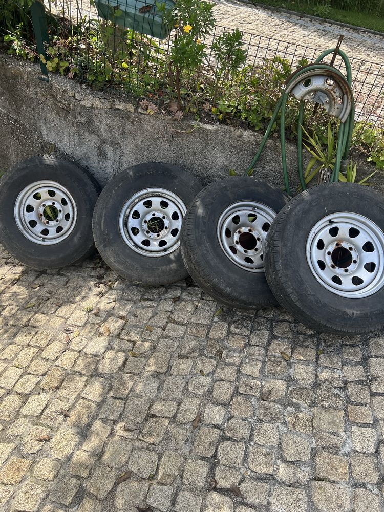 6 Jantes em ferro 4 com pneu