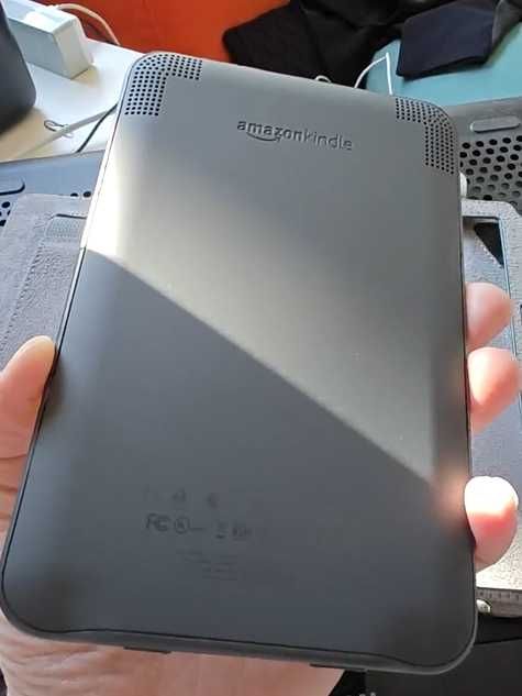 Amazon Kindle 3rd Gen Wi-Fi 4GB Keyboard 6" Display Graphite (D00901)