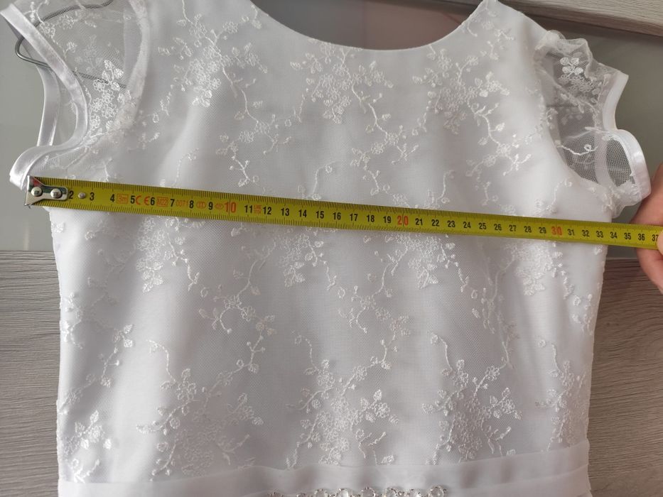 Sukienka komunijna dla dziewczynki – stan idealny!