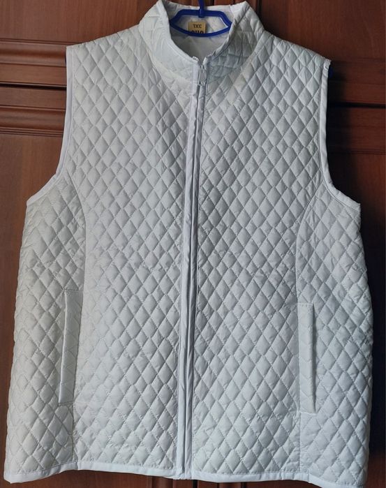 Жилет білий жіночий легкий,зручний.