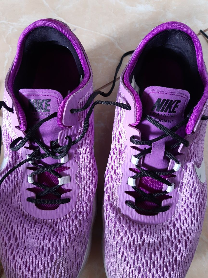 Buty Nike r. 38 damskie/młodzieżowe