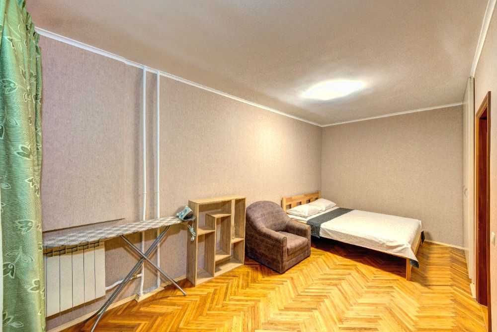 Квартира 2к подобово Київ центр бул Лесі Українки, м. Кловська 10 хв.