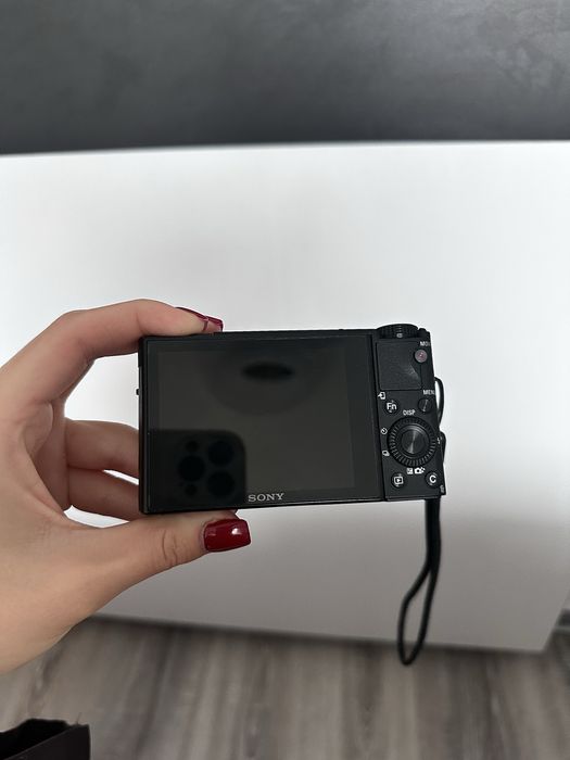 Sony RX100 III (аналог Canon G7X)