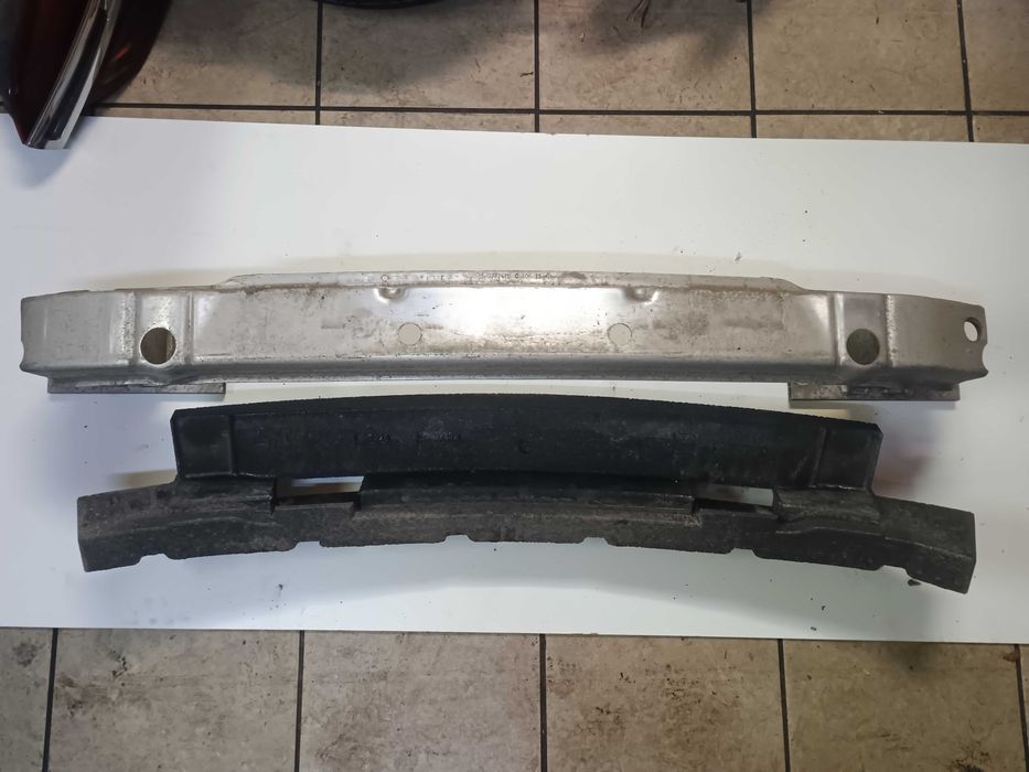 Belka tylnego zderzaka Opel Insignia A Kombi 2015r. Bez uszkodzeń.