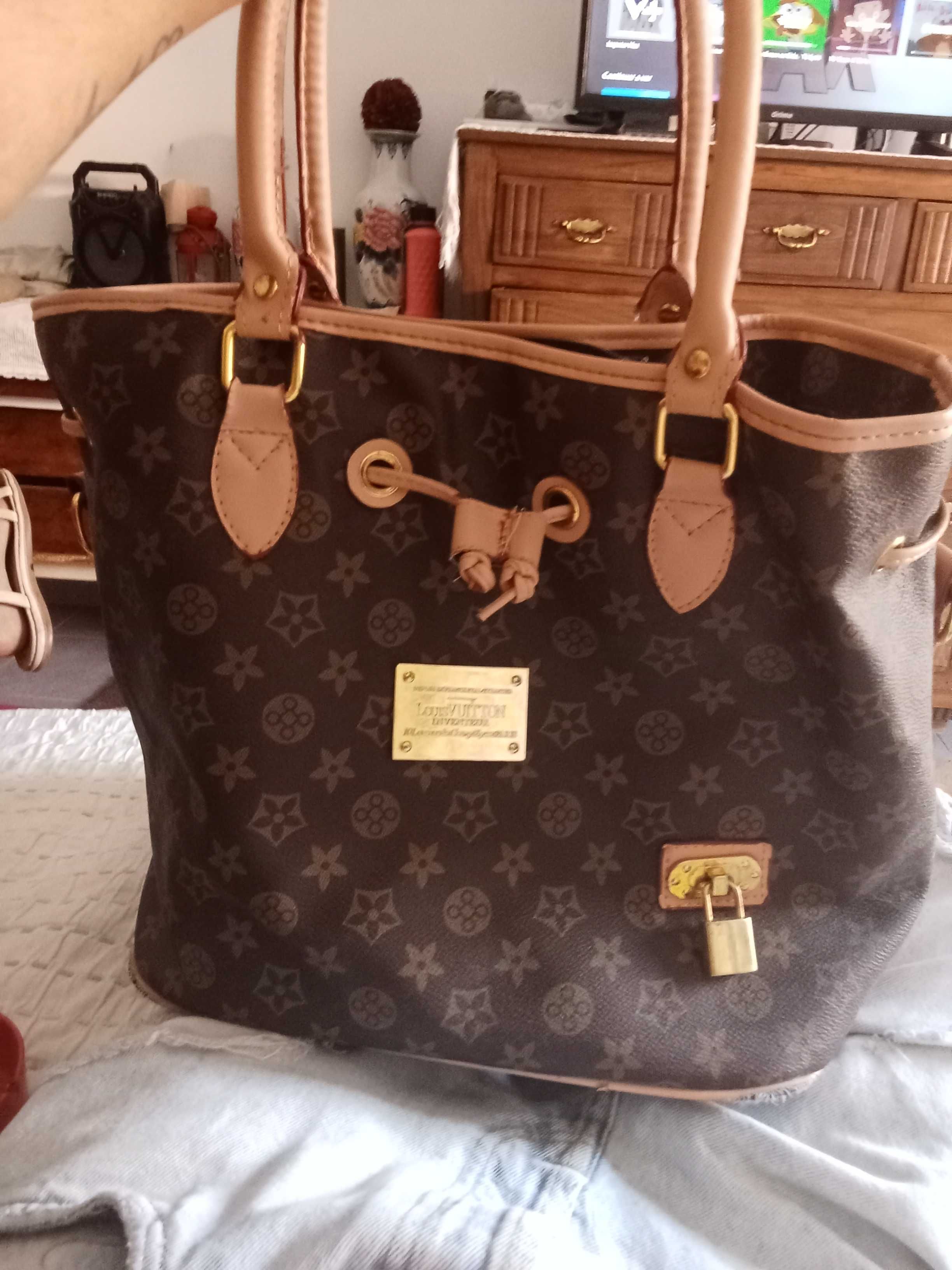 Bolsa lv em otimo estado