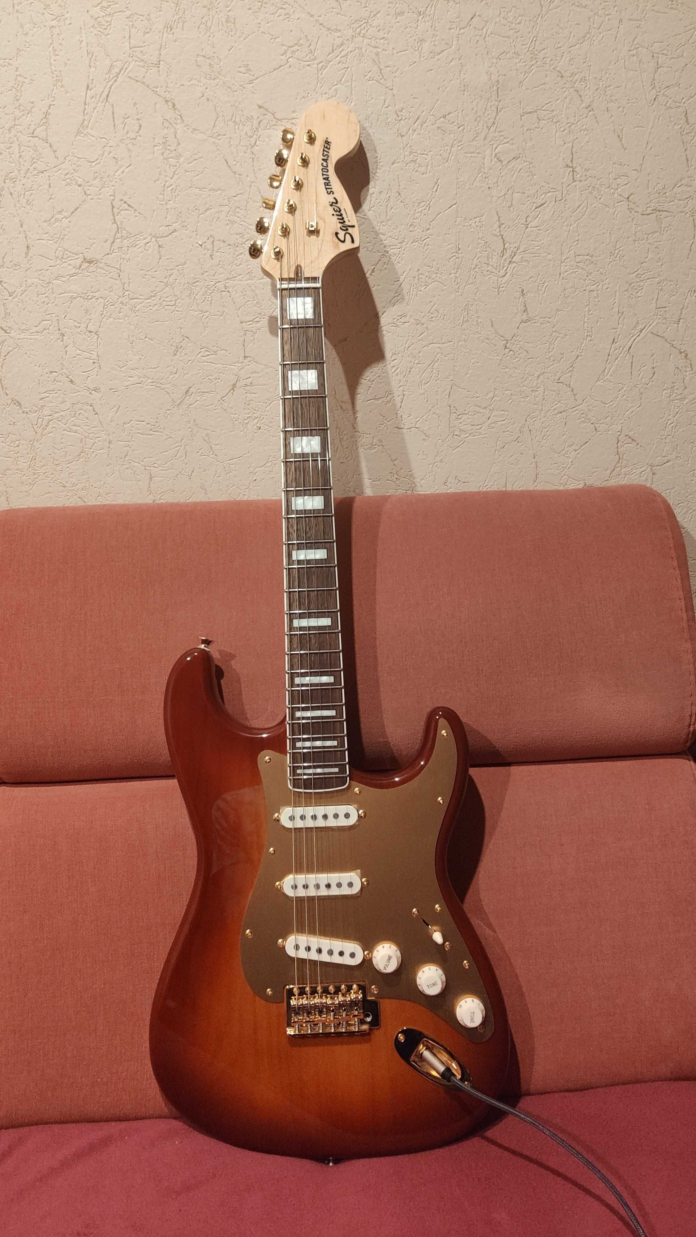 SQUIER 40th Anniversary Stratocaster Gold Edition