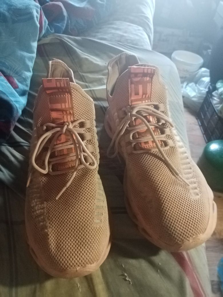 Sprzedam buty sportowe