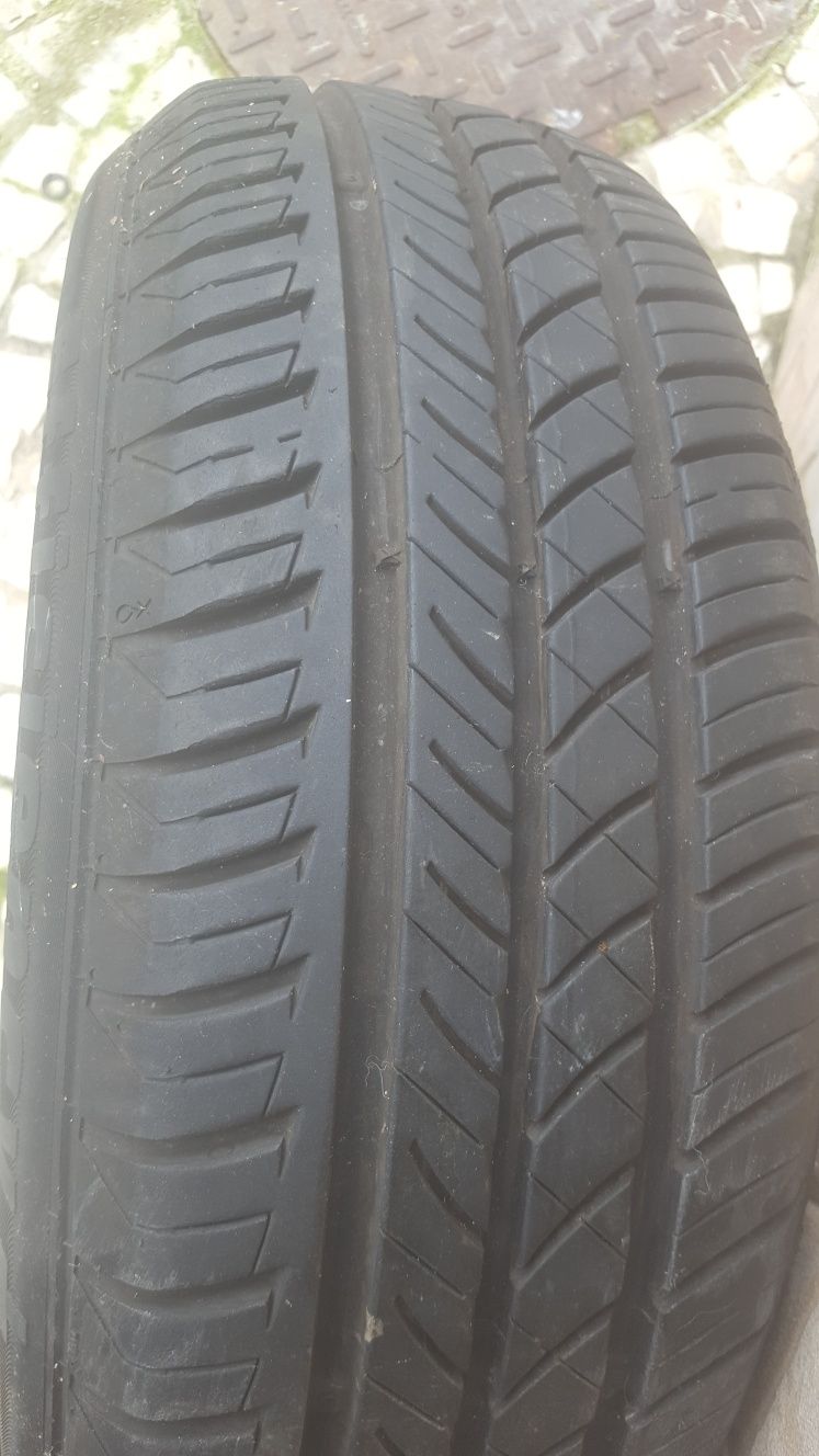 1 pneu  185 /60 R /15  teve pouco uso