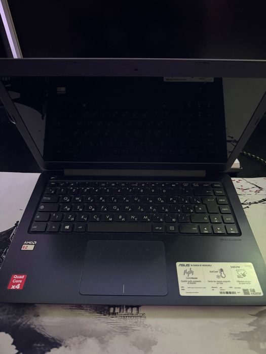 Ноутбук ASUS E402W