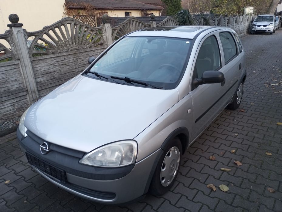 Opel Corsa 1.2 Ben. 2002 rok.