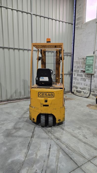 Empilhador Elétrico Cesab 1300Kg