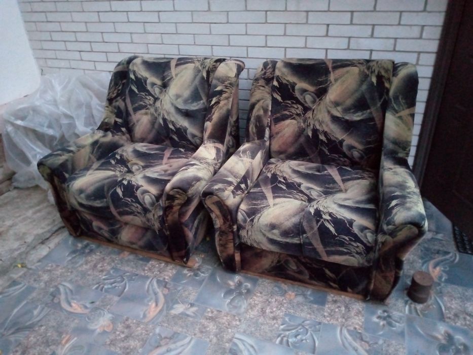 Продам диван і крісла