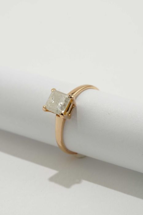 Złoty pierścionek z brylantem 18K  2,07g