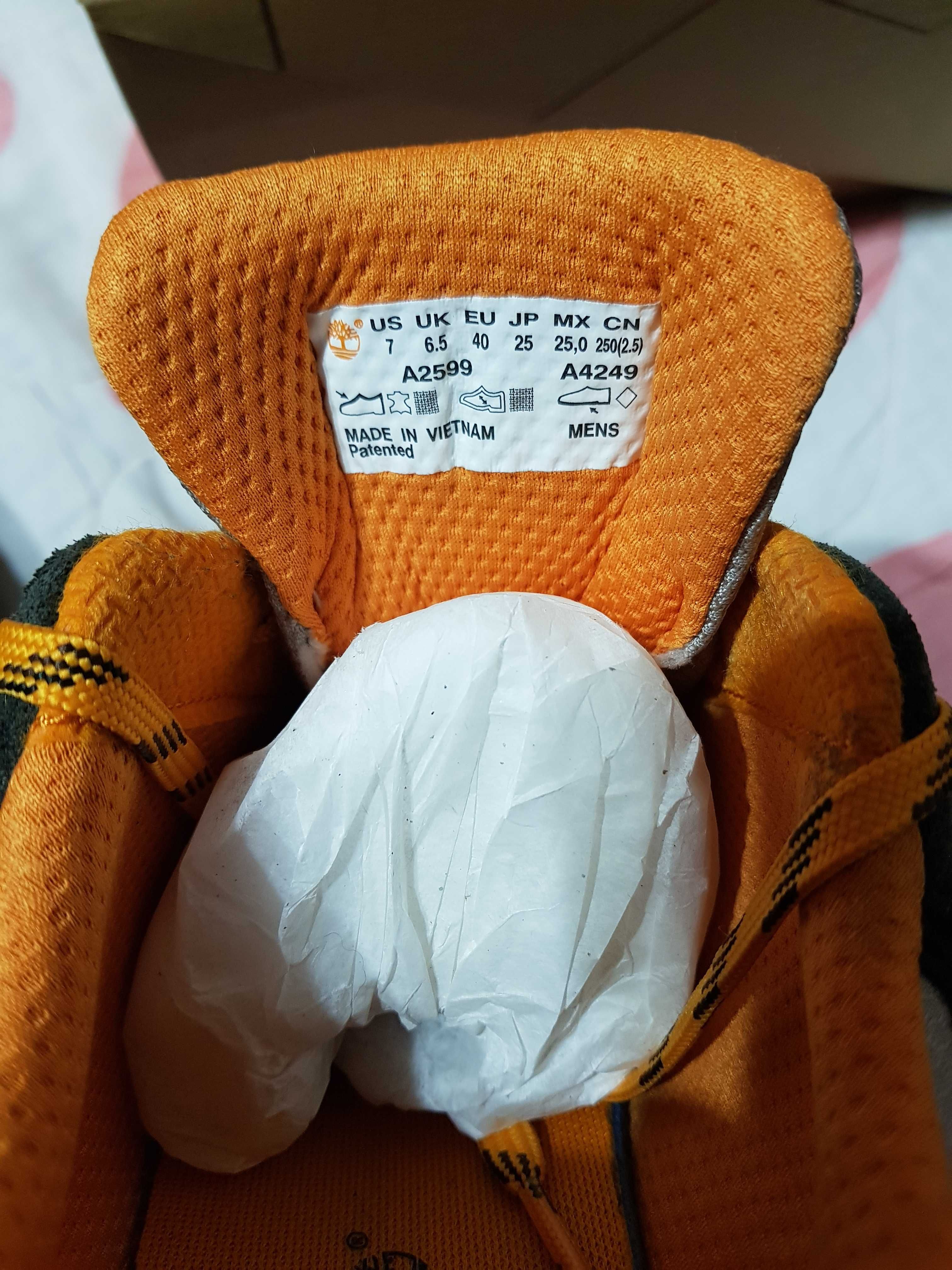 Продам кроссовки Timberland