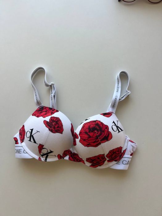 Бюстгалтер Calvin Klein. Размер S