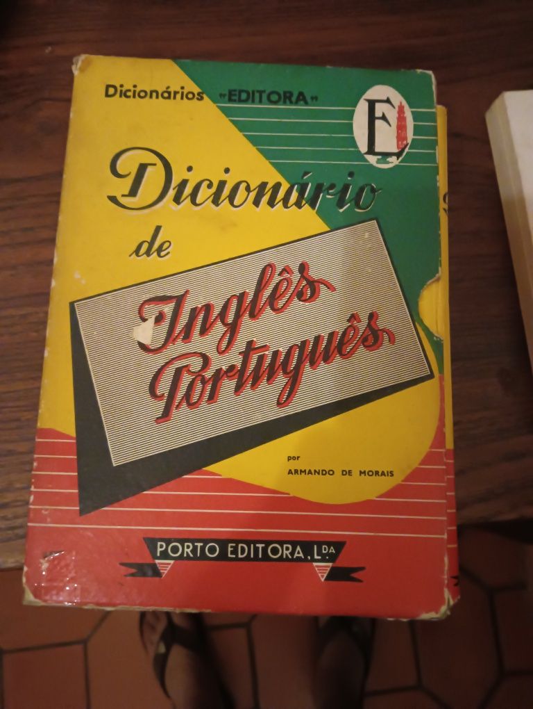 Livro “Dicionário” de Inglês/Português por Armando de Morais 1966