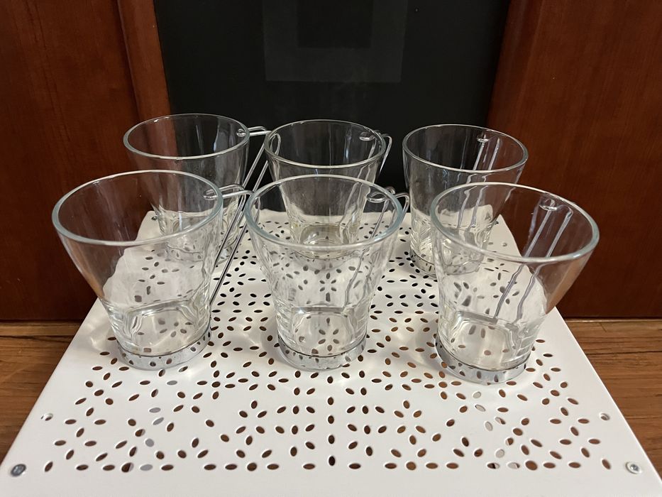 6 szklaneczek z metalowym uchwytem