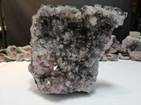 Naturalny kamień Ametyst w formie geody groty piękna krystalizacja