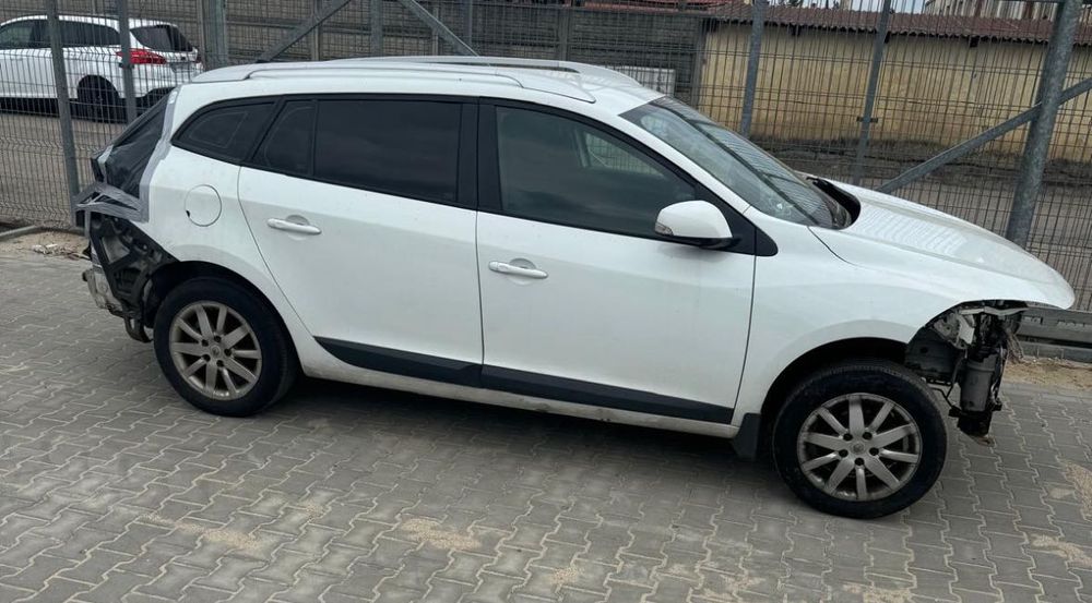 Renault Megane 3 Kombi części kasta na części próg słupek ćwiartka