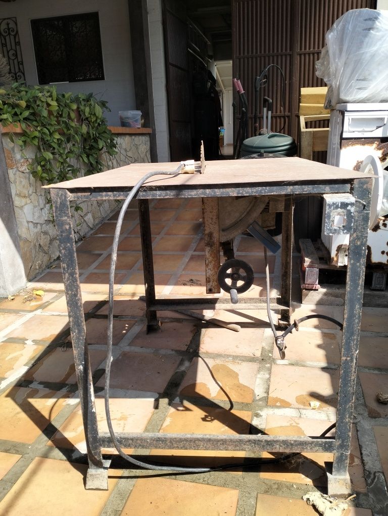 Mesa corte madeira angular