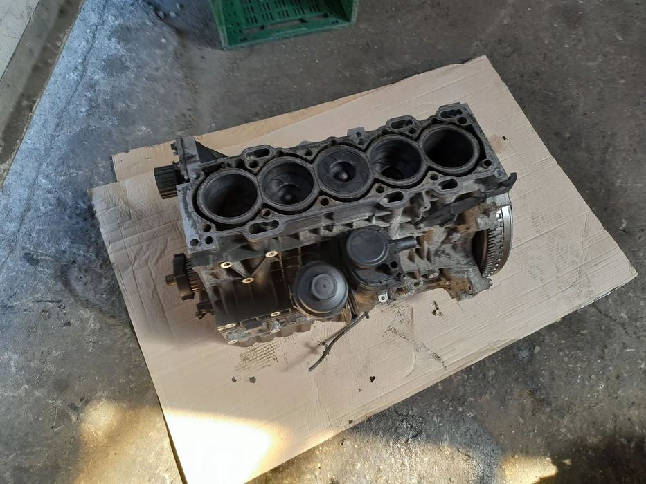 VOLVO V70 SILNIK 2.4 D5  blok tłoki wał dół silnika