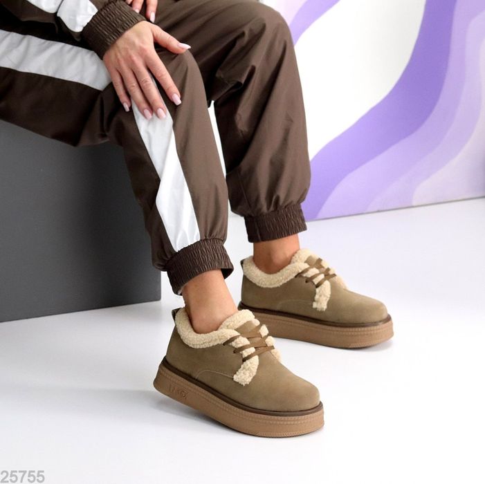 Жіночі шкіряні зимові черевики автоледі в кольорах