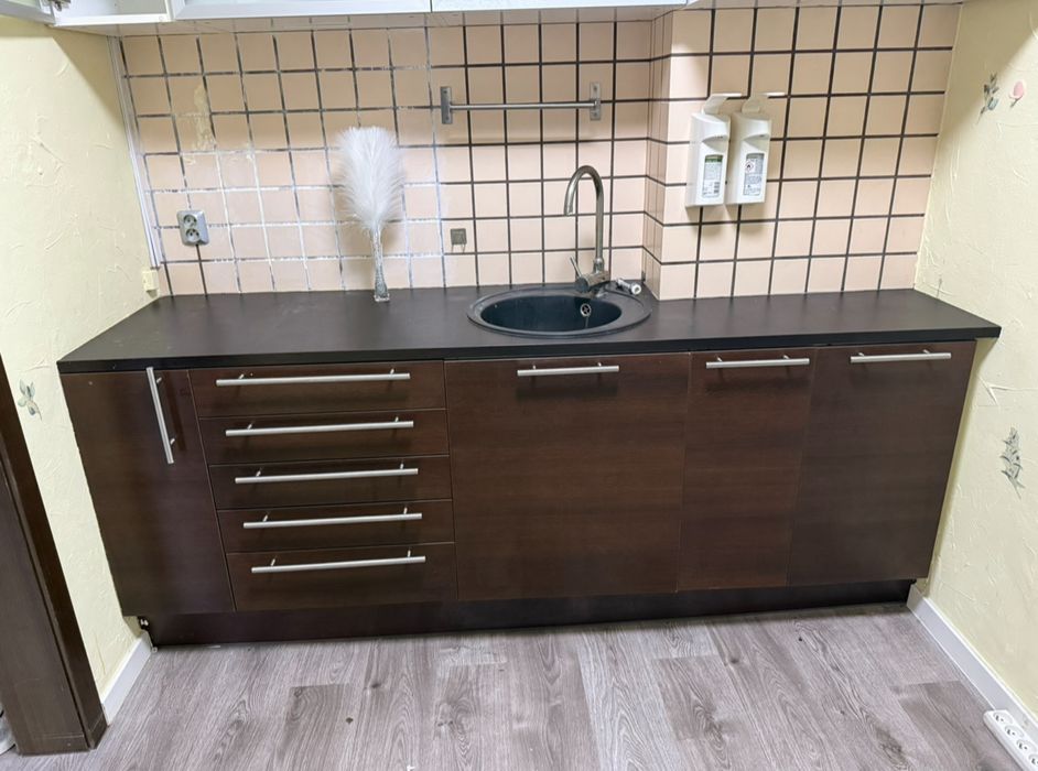 Meble kuchenne z blatem i zlewem, stan bardzo dobry