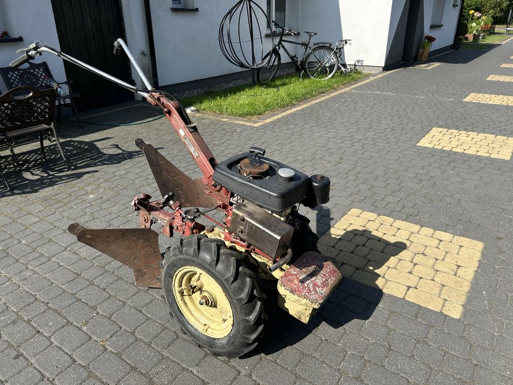Terra Vari Gutbrod dzik traktorek z pługiem