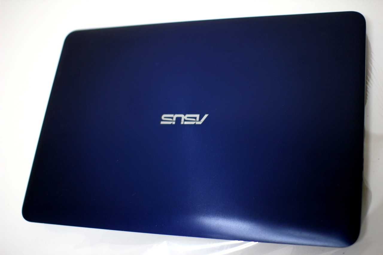 Laptop ASUS i5 7200U SSD 512GB GT 940MX!! 12GB RAM LED15'6"