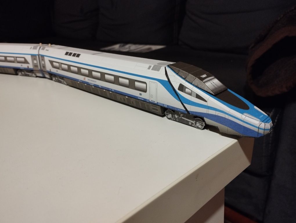 Model kartonowy zabawka pociąg expresowy  sklej model PENDOLINO IC PKP