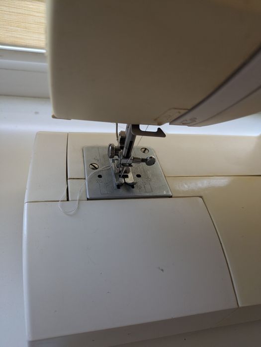 Швейна машинка Yamata FY 2300