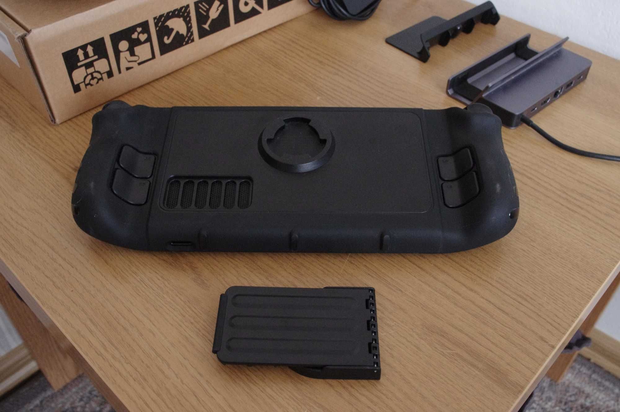 Steam Deck 512 GB w etui dbrand + stacja dokująca ugreen za darmo
