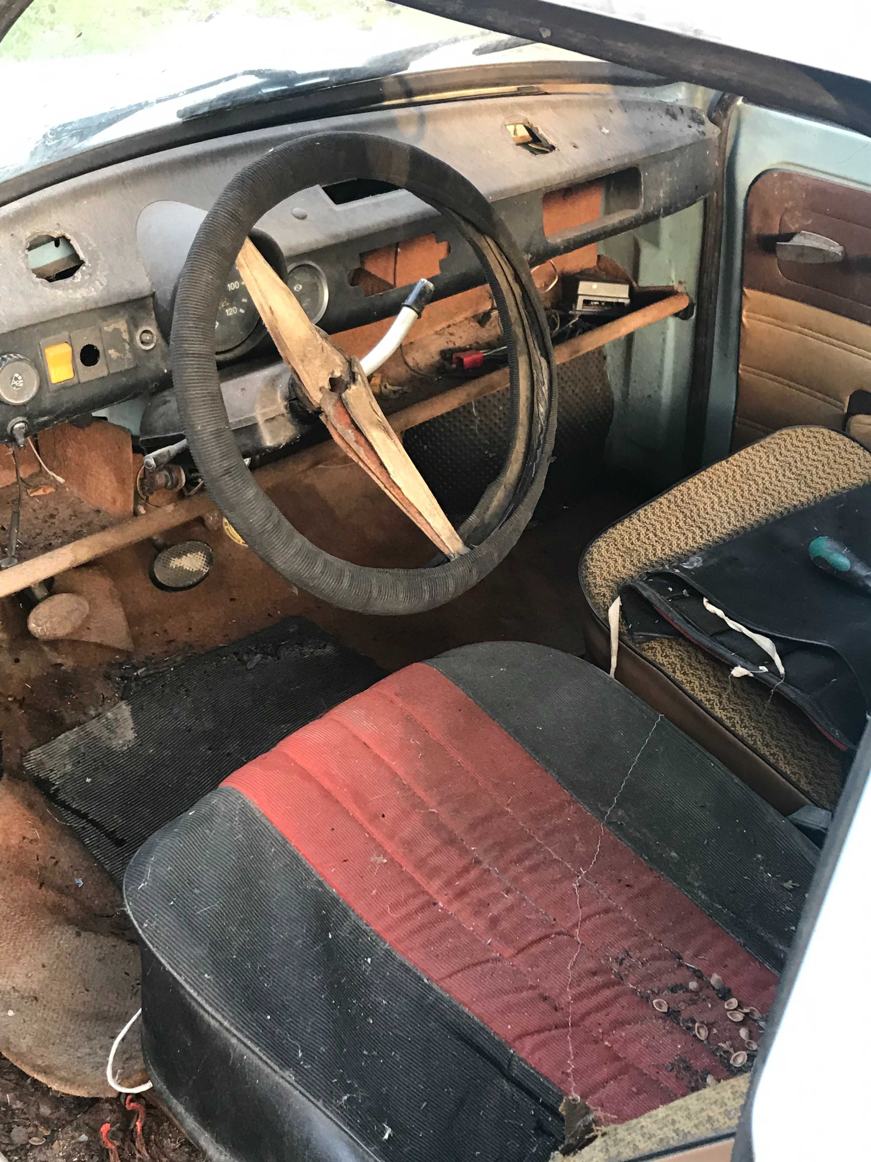 Trabant 601 do renowacji cena za 2 sztuki nowa cena