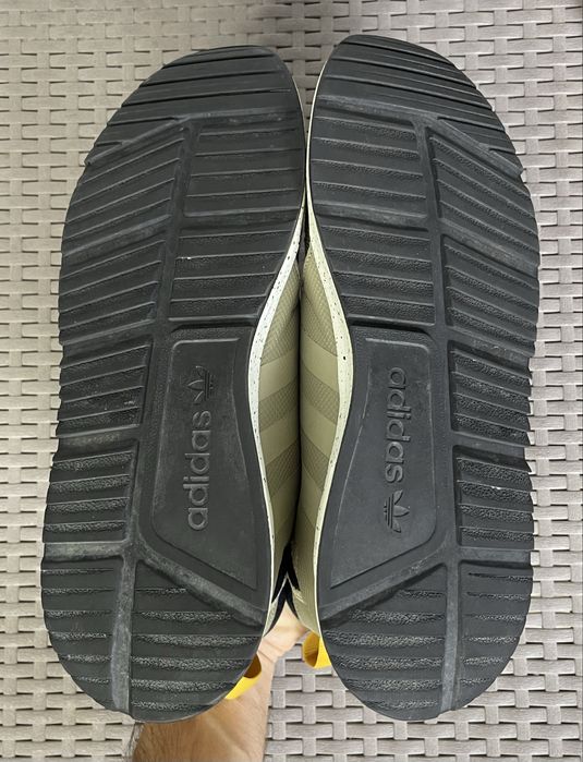 Adidas Primaloft кроссовки 44 размер спортивные хаки оригинал