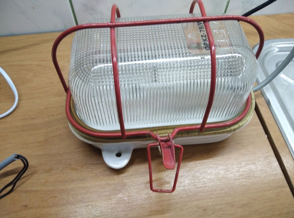 Lampa loftowa industrialna schronowa z dużym gwintem