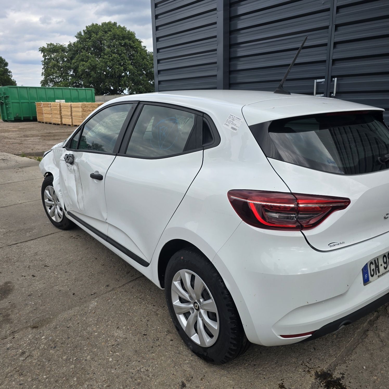 Renault clio rok 2023 przebieg 7832 km