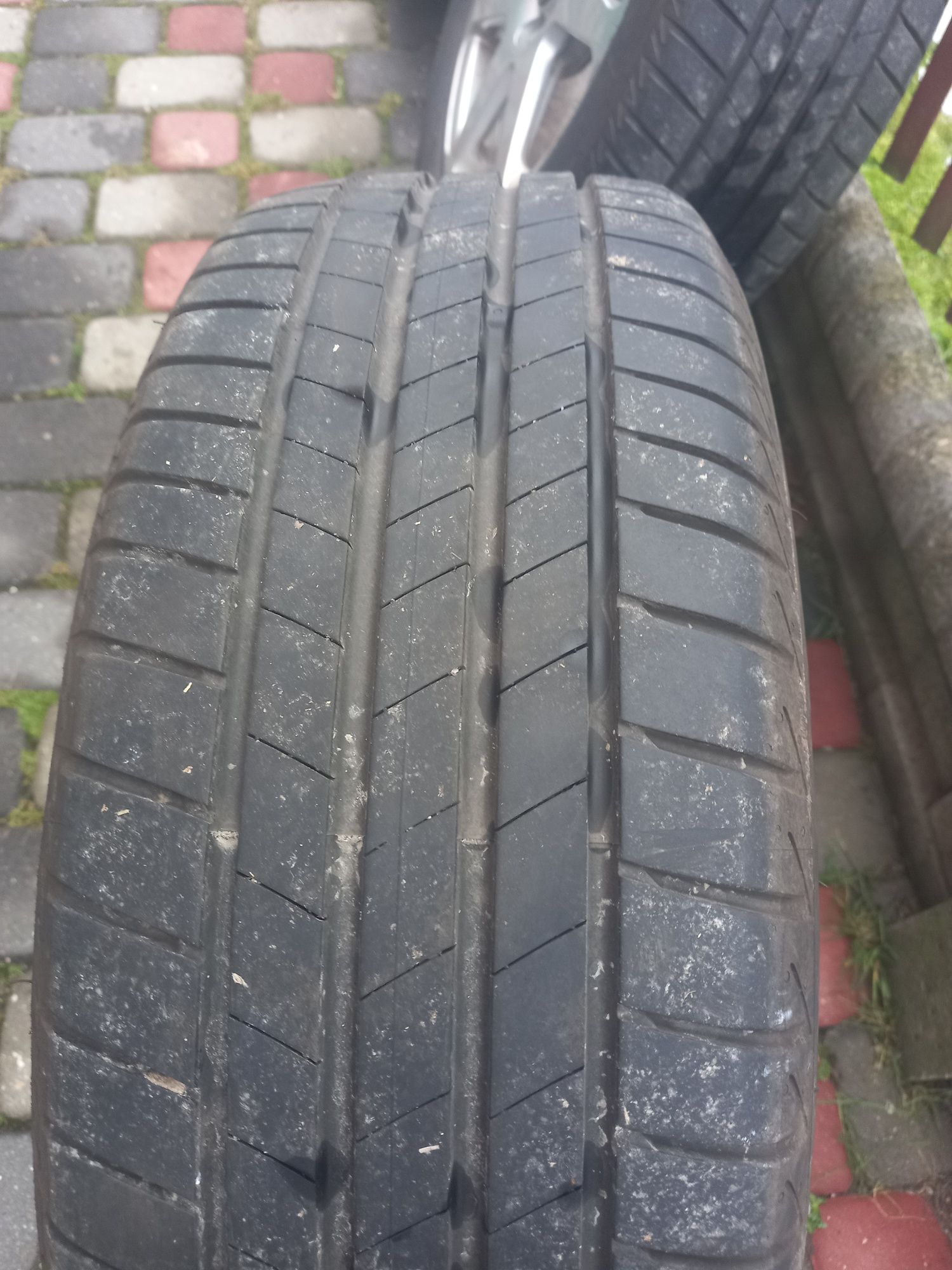 Komplet kòł. Alufelgi plus opony letnie205/55 R 16 2021 rok,