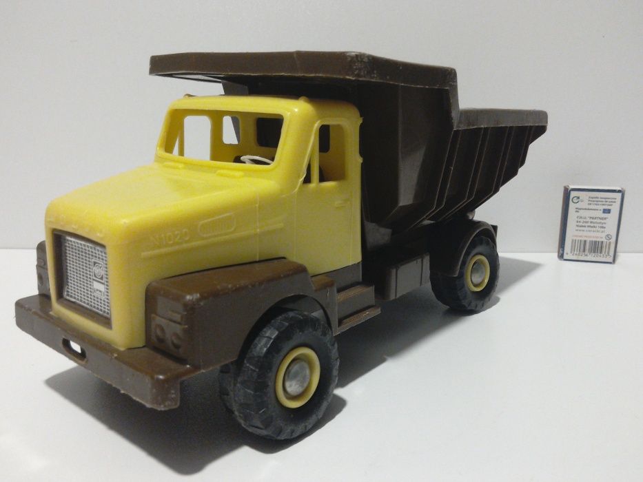 stara zabawka PRL wywrotka Volvo jak Kraz Ził stare zabawki czz retro