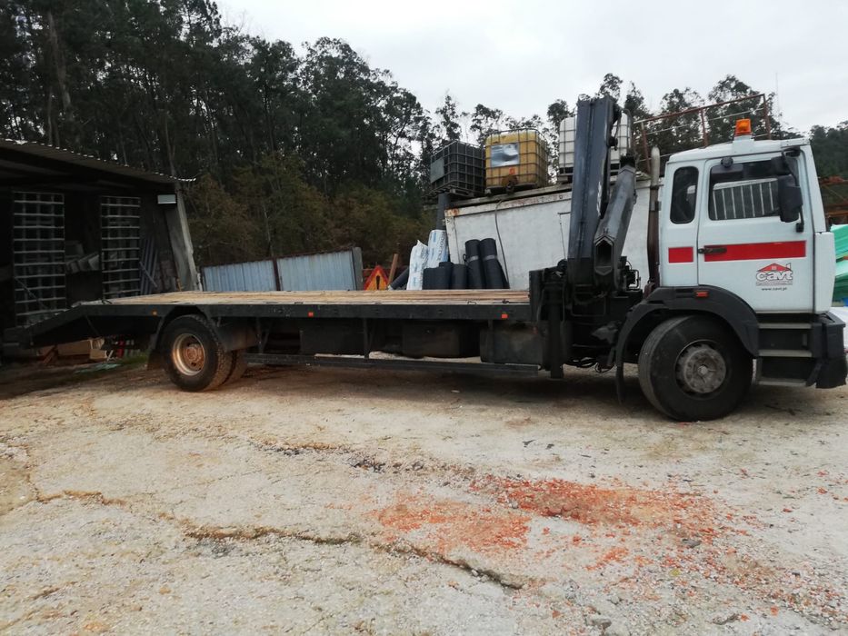 Camiao porta maquinas