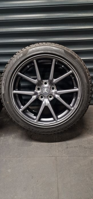 Koła zimowe TESLA 3  Pirelli Sottozero 235 45 R18
