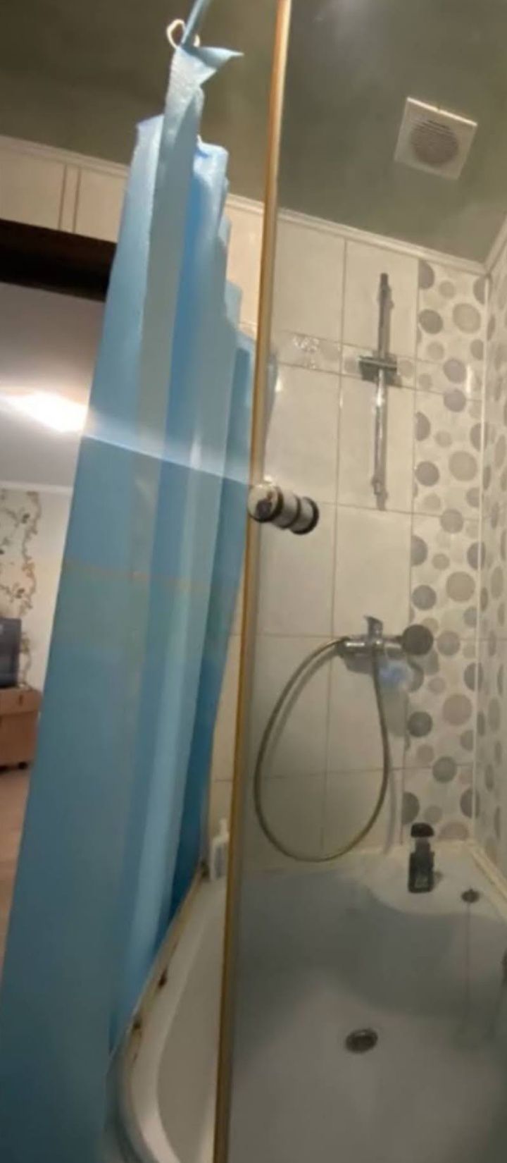 Здається 1 к кв з місцем для авто