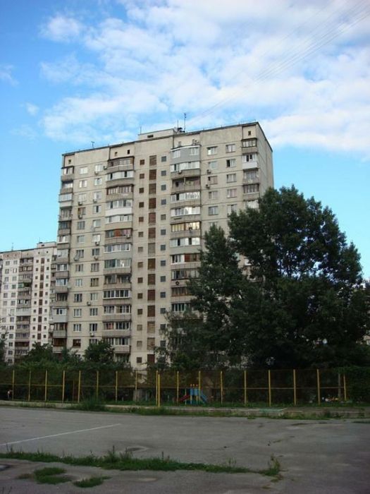 Гарна ІНВЕСТИЦІЯ квартира біля метро ДЕМІЇВКА